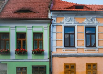 Obraz premium Vibrant row of residential buildings with a variety of colorful painted exteriors