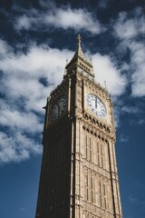 Fototapeta na wymiar Vertical shot of Big Ben under a blue cloudy sky in London, England