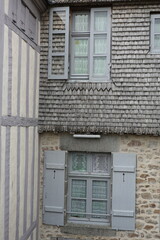 Fototapeta na wymiar Maisons à pans de bois au Mont-Saint-Michel en Bretagne