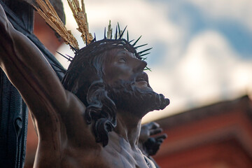 Jesús expirando en la cruz, semana santa en Sevilla, Hermandad del Cachorro	