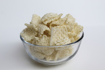 Crackers in net shape, in transparent glass bowl. isolated on white background