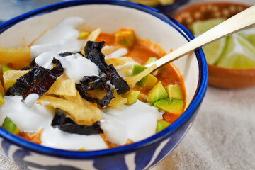 メキシコのスープ　ソパ・デ・トルティージャ（ソパ・アステカ）コピースペースあり
 Mexican soup　Sopa de Tortilla (Sopa Azteca）with copy space
