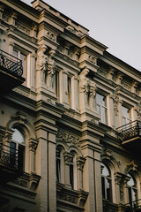 Fototapeta na wymiar facade of the old building