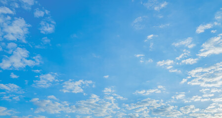 Fototapeta na wymiar blue sky with white cloud background