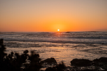 Puesta de sol al océano, horizonte 