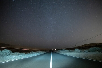 carretera de noche
