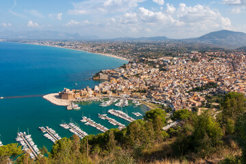 Fototapeta premium panoramic view of the Sicilian coast from the Castellammare del Golfo viewpoint.