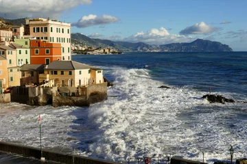 Papier Peint photo Lavable Ligurie Borgo marinaro durante la mareggiata, Genova