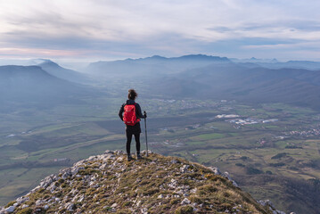 Fototapeta premium Hiker contemplating the valley from the top of the mountain. Ergoyena, Barranca