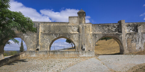 Fototapeta na wymiar 16th century Amoreira aqueduct, Elvas, Alentejo, Portugal