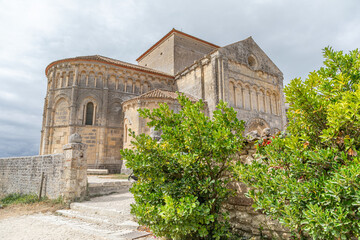 Fototapeta na wymiar Église Sainte-Radegonde à Talmont-sur-Gironde, Charente-Maritime