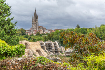 Amphithéâtre gallo-romain et basilique Saint-Eutrope de Saintes, Charente-Maritime