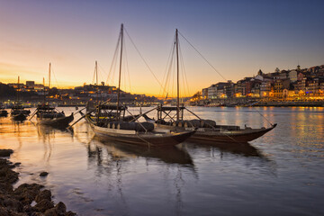 Fototapeta premium Sunset over Ribeira district and the Douro with Rabelos, Unesco World Heritage Site, OPorto, Portugal