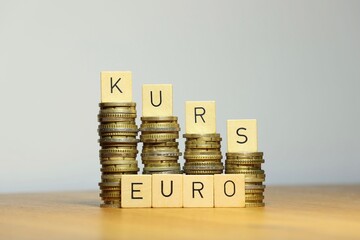 Bild zum Thema Eurokurs, welches Währungsschwankungen, Währungen wie Euro und Dollar, Aktienmarkt...
