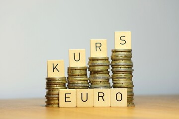 Inflation, Schwankung in Aktien, Wert und Währung sowie Kursschwankungen allgemein z.B. Eurokurs...