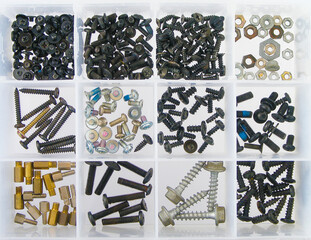 macro photography of a set of screws
