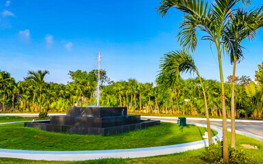Obraz premium Luxurious hotel resort Paradisus entrances in tropical nature Paradisus Mexico.