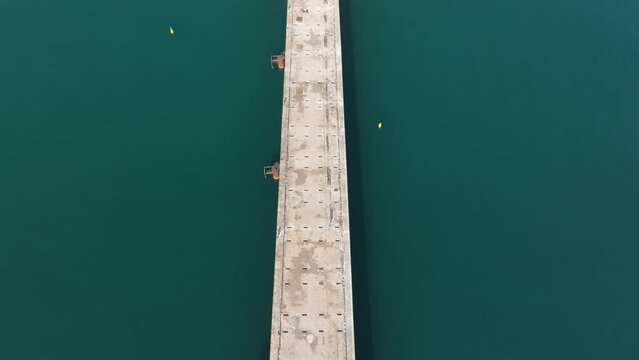 Pantalan del Puerto de Sagunto en Valencia