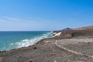 Crédence de cuisine en verre imprimé Plage de Sotavento, Fuerteventura, Îles Canaries The Atlantic Ocean and Sotavento beach with clear sky and mountains in back