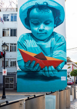 Fuengirola, M&aacute;laga, Espa&ntilde;a. Grafitis de diferentes autores en las fachadas de los viejos edificios del barrio del Boquetillo formando el Paseo de los Murales