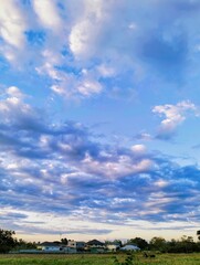 In the picture is the evening sky with the sky and the view of the sun disappearing. There is the sound of the wind and the sound of birds singing. The view is very beautiful.