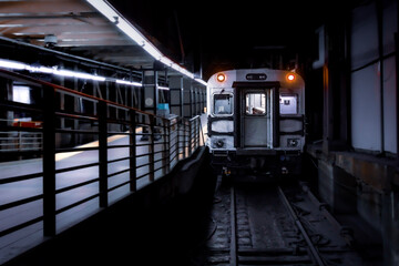 train at night // tren nocturno