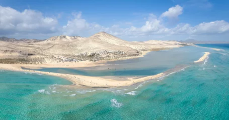 Papier Peint photo Plage de Sotavento, Fuerteventura, Îles Canaries Playa de Sotavento, Fuerteventura: a breathtaking aerial view of crystal-clear lagoons and sweeping sand dunes on this iconic Canary beach.