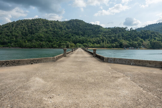 Bootsanleger aus Beton