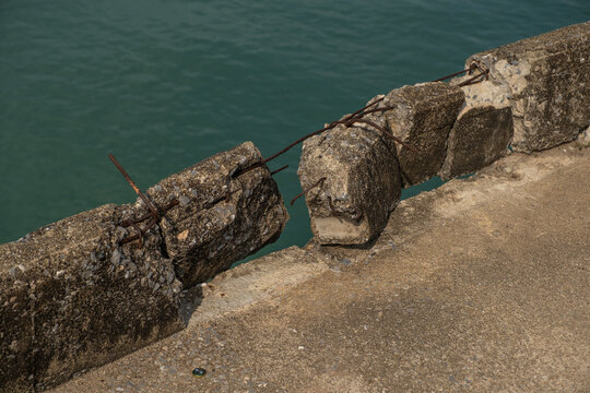 Marode Bande am Bootssteg