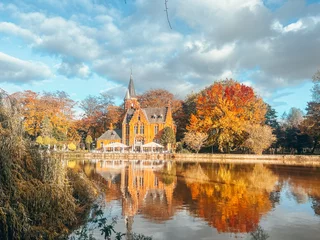 Papier Peint photo Brugges beautiful river of brugges at fall Kasteel Minnewater brugges 