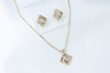 Rosegold necklace pendant and earrings set