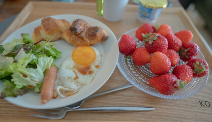 朝食