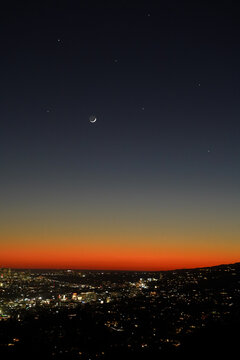 Vertical photo of a sunset in Los Angeles, California