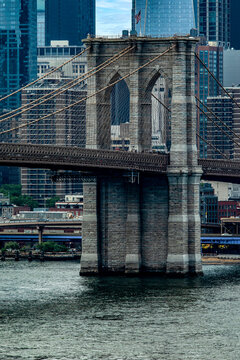Vertical photo of the famous Brooklyn Bridge linking the boroughs of Manhattan and Brooklyn in New York City (USA), this bridge is one of the most famous and well known in the Big Apple.