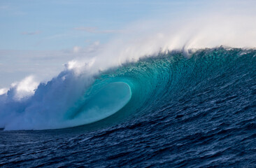 Powerful breaking wave in the South Pacific Ocean