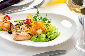 fish steak with vegetables and white wine