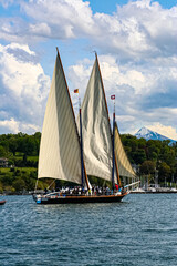 Obraz premium Barque à fond plat traditionelle du Lac Léman, Genève, Suisse
