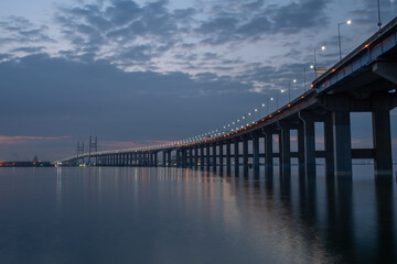 Obraz premium Big bridge over the sea and dawn sky 