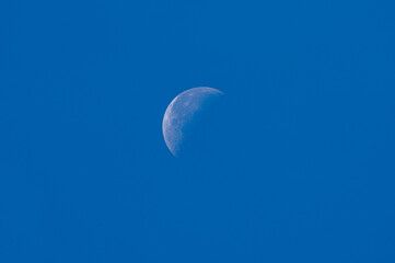 Obraz na płótnie Canvas księżyc przybierający na tle nieba izolowany