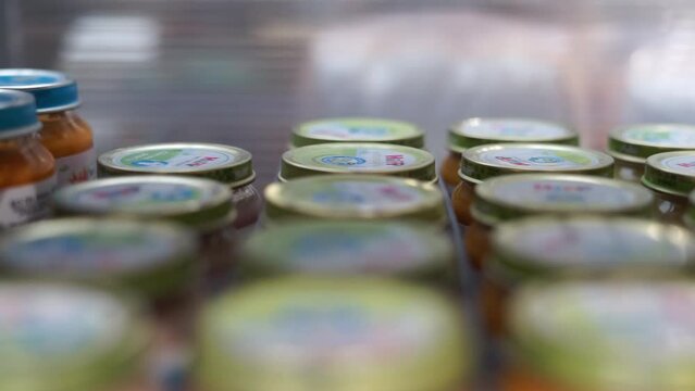 baby food in jars on store shelves