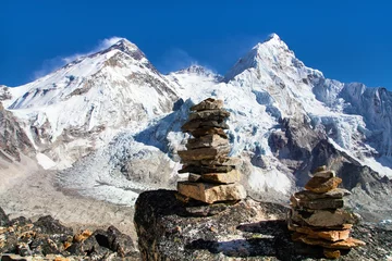 Papier Peint photo autocollant Lhotse Mount Everest, Lhotse and Nuptse with stone pyramids