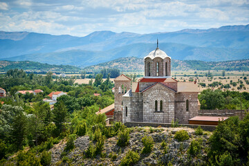 Fototapeta na wymiar Alte Kirche an der Cetina-Quelle in Kroatien