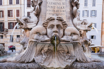 Dolphin fountain, designed by Giacomo della Porta in 1575 commissioned by Pope Gregory XIII Boncompagni, Piazza della Rotonda, Roma, Lazio, Italia