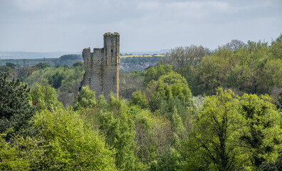 Fototapeta na wymiar Helmsley Castle - Beautiful castle ruin set in North Yorkshire UK