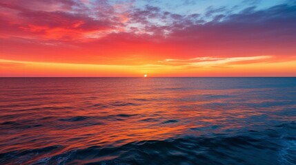 Obraz premium The fiery hues of a sunset over the ocean