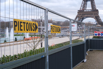 : Access cut off to the Trocadero fountain due to works, fences with a sign for 