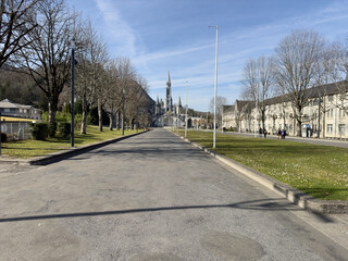Lourdes vue générale du sanctuaire - 733247437