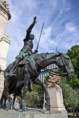 Fototapeta premium Don Quijote de la Mancha, with his horse Rocinante, the famous statue at Plaza de Espana of Madrid, Spain. It is the literary personage created by author Miguel de Cervantes and a symbol of Madrid. 