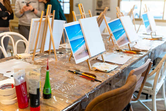 Sip and Paint Event. Painting class.