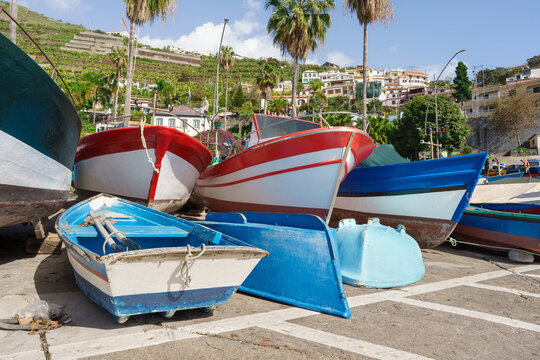 Fischerboote im Hafen von Câmara de Lobos in der Nähe von Funchal auf der Insel Madeira